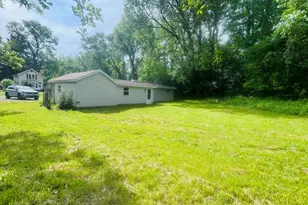 244 Woodland Ave, Jackson, MI 49203 - Photo 3