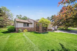 2810 S Wood Dale Dr, Jackson, MI 49203 - Photo 25