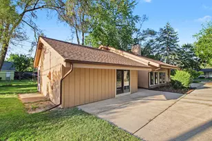 9425 Lamont St, Livonia, MI 48150 - Photo 3