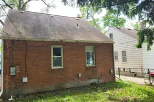 19677 Kingsville St, Harper Woods, MI 48225 - Photo 13