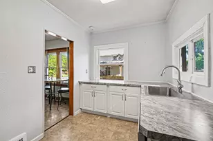 831 Bush St, Jackson, MI 49202 - Photo 9