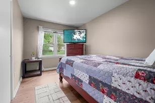 529 East St, Jonesville, MI 49250 - Photo 33