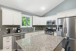 404 3rd Ave, Holland, MI 49424 - Photo 9