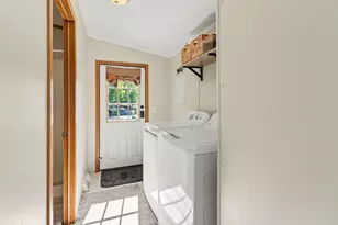 811 N Lavinia St, Ludington, MI 49431 - Photo 33