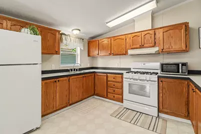811 N Lavinia Street, Ludington, MI 49431 - Photo 11