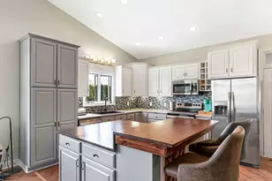 8860 Timber Ln, Charlotte, MI 48813 - Photo 3