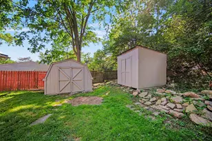 2731 Canterbury Rd, Ann Arbor, MI 48104 - Photo 23