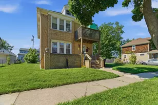 153 Clinton St, Wyandotte, MI 48192 - Photo 3