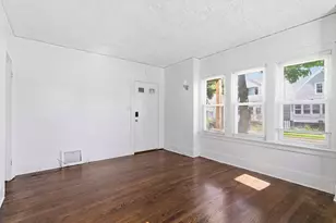 153 Clinton St, Wyandotte, MI 48192 - Photo 9