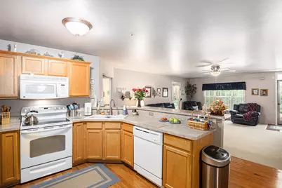 11347 N Woods Drive, Utica, MI 48317 - Photo 9