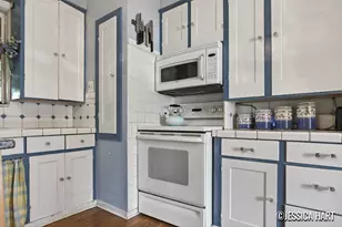 211 Trowbridge St NE, Grand Rapids, MI 49503 - Photo 17