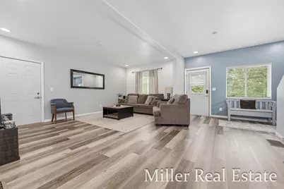 636 E Madison Street, Hastings, MI 49058 - Photo 11