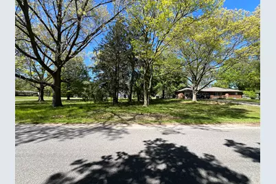 167 E E Delaware Avenue, Benton Harbor, MI 49022 - Photo 3