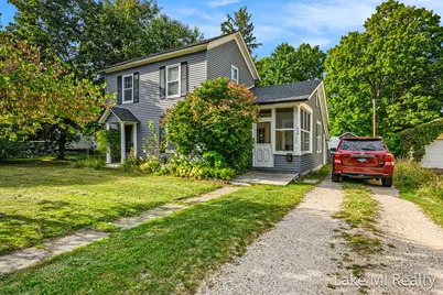 426 W Bridge Street, Plainwell, MI 49080 - Photo 1