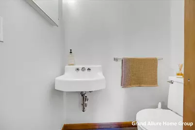 549 Sligh Boulevard NE, Grand Rapids, MI 49505 - Photo 11