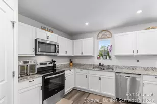 8376 N Oaks Ct, Grand Blanc, MI 48439 - Photo 11