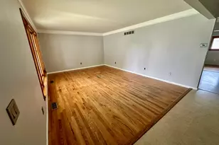21489 Danbury St, Woodhaven, MI 48183 - Photo 5