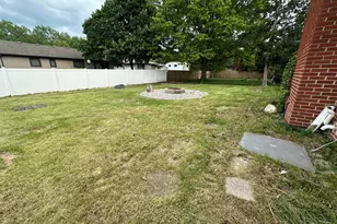 21489 Danbury St, Woodhaven, MI 48183 - Photo 17