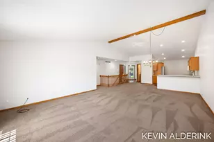 8872 N Peninsula Ct, Zeeland, MI 49464 - Photo 9