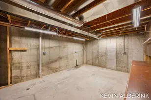 8872 N Peninsula Ct, Zeeland, MI 49464 - Photo 31