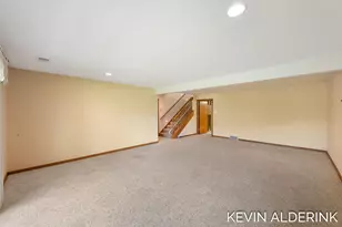 8872 N Peninsula Ct, Zeeland, MI 49464 - Photo 25
