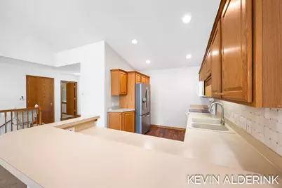 8872 N Peninsula Court, Zeeland, MI 49464 - Photo 11