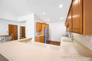 8872 N Peninsula Ct, Zeeland, MI 49464 - Photo 11