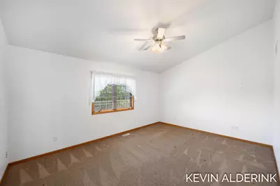 8872 N Peninsula Court, Zeeland, MI 49464 - Photo 17