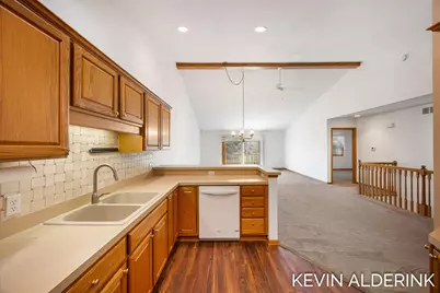 8872 N Peninsula Court, Zeeland, MI 49464 - Photo 13