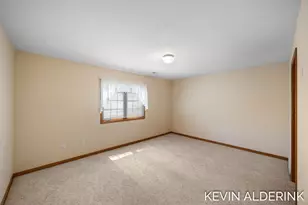 8872 N Peninsula Ct, Zeeland, MI 49464 - Photo 27
