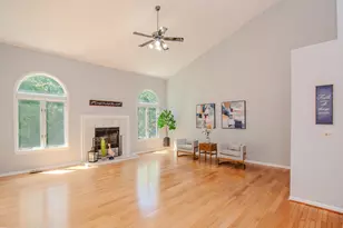 2402 Meadowridge Ct, Ann Arbor, MI 48105 - Photo 7
