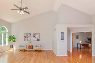 2402 Meadowridge Ct, Ann Arbor, MI 48105 - Photo 5