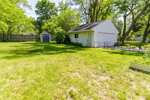 2522 Lafay Dr, West Bloomfield, MI 48324 - Photo 29