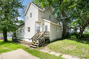 924 Hall St SE, Grand Rapids, MI 49507 - Photo 1