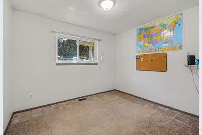 39511 Helena Avenue, Sterling Heights, MI 48313 - Photo 13