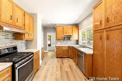 3744 Clyde Park Avenue SW, Wyoming, MI 49509 - Photo 9