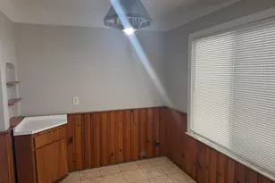 21004 Syracuse Ave, Warren, MI 48091 - Photo 11