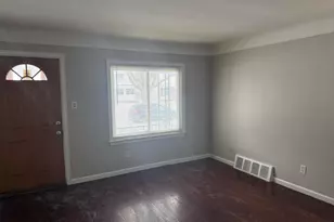21004 Syracuse Ave, Warren, MI 48091 - Photo 9