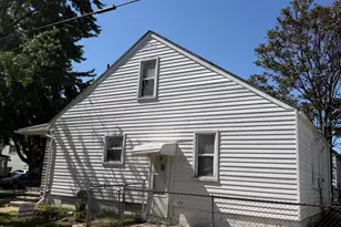 21004 Syracuse Ave, Warren, MI 48091 - Photo 3