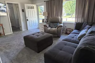 615 Riddle St, Howell, MI 48843 - Photo 7