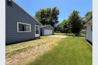 615 Riddle Street, Howell, MI 48843 - Photo 3