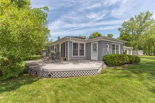 9547 Crestline Dr, Pinckney, MI 48169 - Photo 3