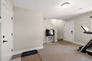 2084 Celadon Dr NE, Grand Rapids, MI 49525 - Photo 23