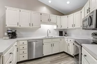 1644 Lakeview Drive, Zeeland, MI 49464 - Photo 11