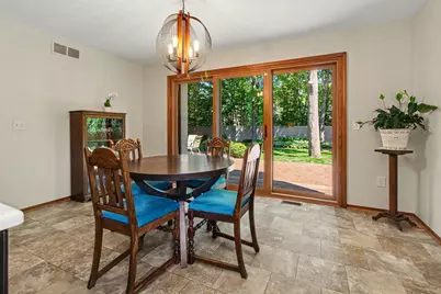 14017 Towering Oaks Drive, Utica, MI 48315 - Photo 9