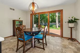 14017 Towering Oaks Dr, Utica, MI 48315 - Photo 9