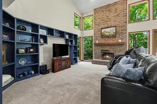 14017 Towering Oaks Dr, Utica, MI 48315 - Photo 5