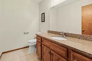 14017 Towering Oaks Dr, Utica, MI 48315 - Photo 13