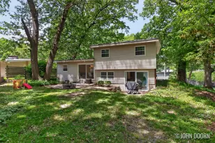 2246 Holliday Dr SW, Wyoming, MI 49519 - Photo 27