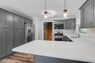 7 Garden Ave S, Battle Creek, MI 49017 - Photo 3